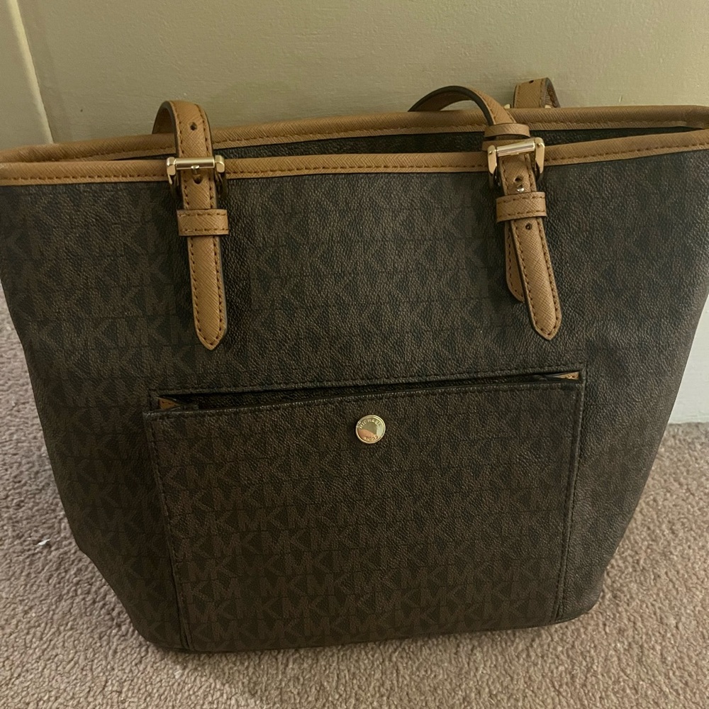 Selling my Michael Kors in great condition!